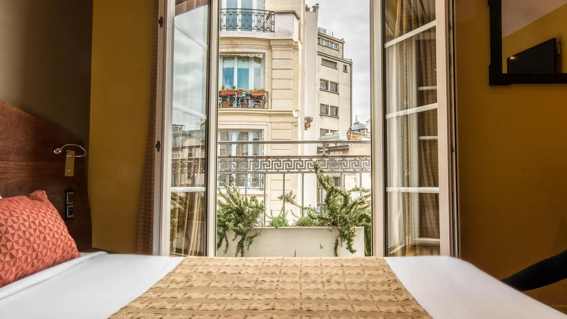Moulin Plaza By Happyculture Hotel