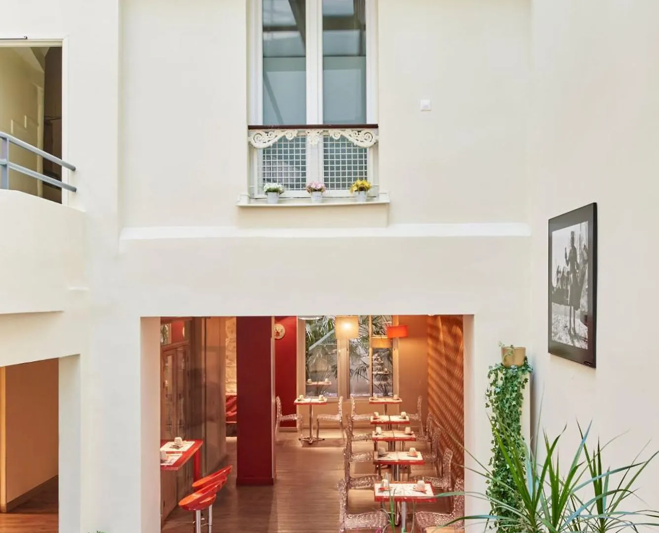 Moulin Plaza By Happyculture 3* פריז