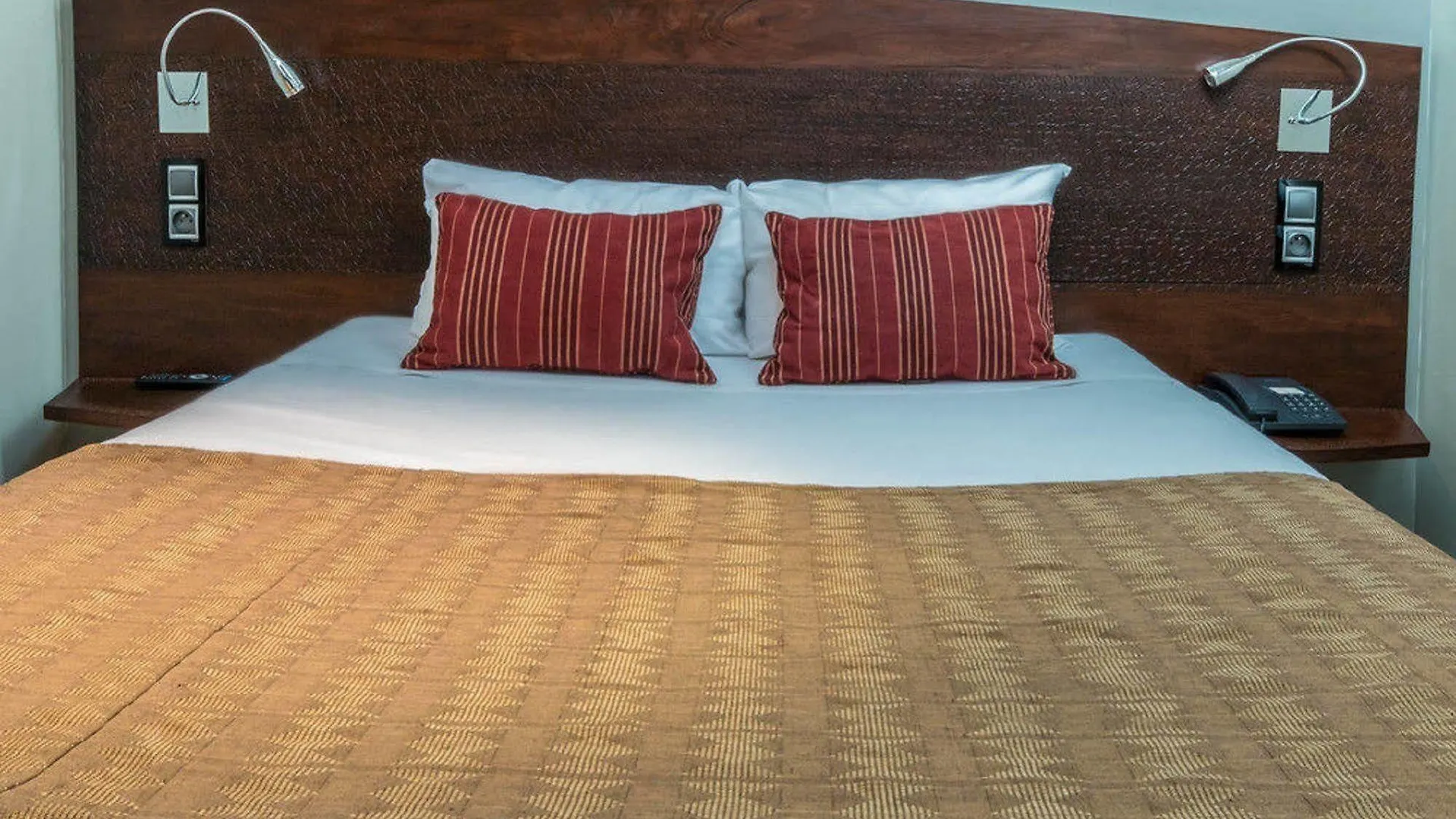 Hotel Moulin Plaza By Happyculture Paris