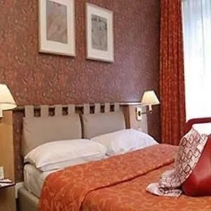 Moulin Plaza Hotel